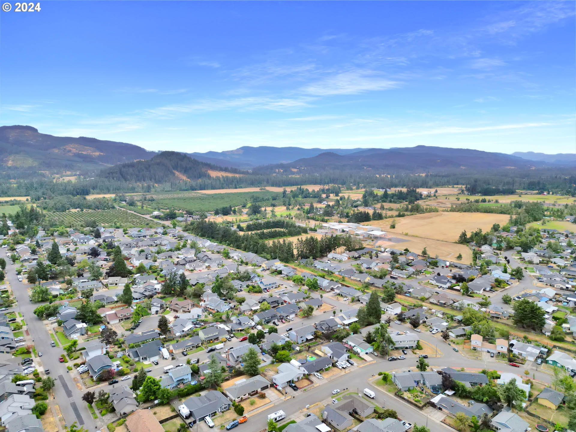 7136 B Street Springfield, OR 97478 - Photo 45 of 46 a view of an outdoor space with mountain view