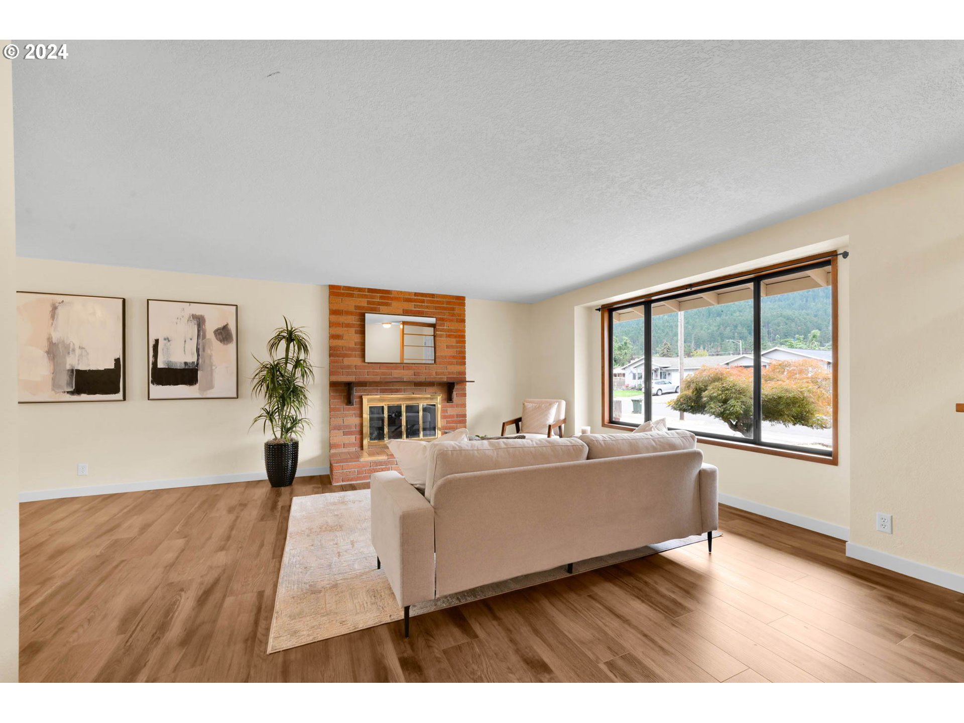7136 B Street Springfield, OR 97478 - Photo 9 of 46 a living room with furniture and a window