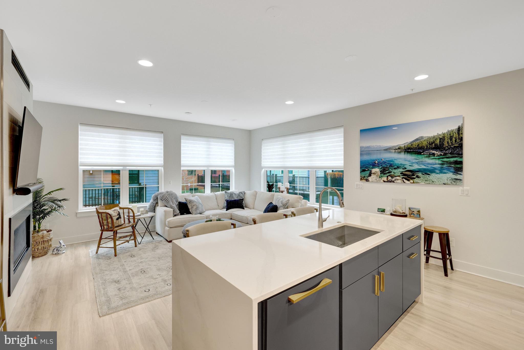 11236 Faraday Park Drive Reston, VA 20190 - Photo 17 of 74 Cooking and entertaining are a breeze!