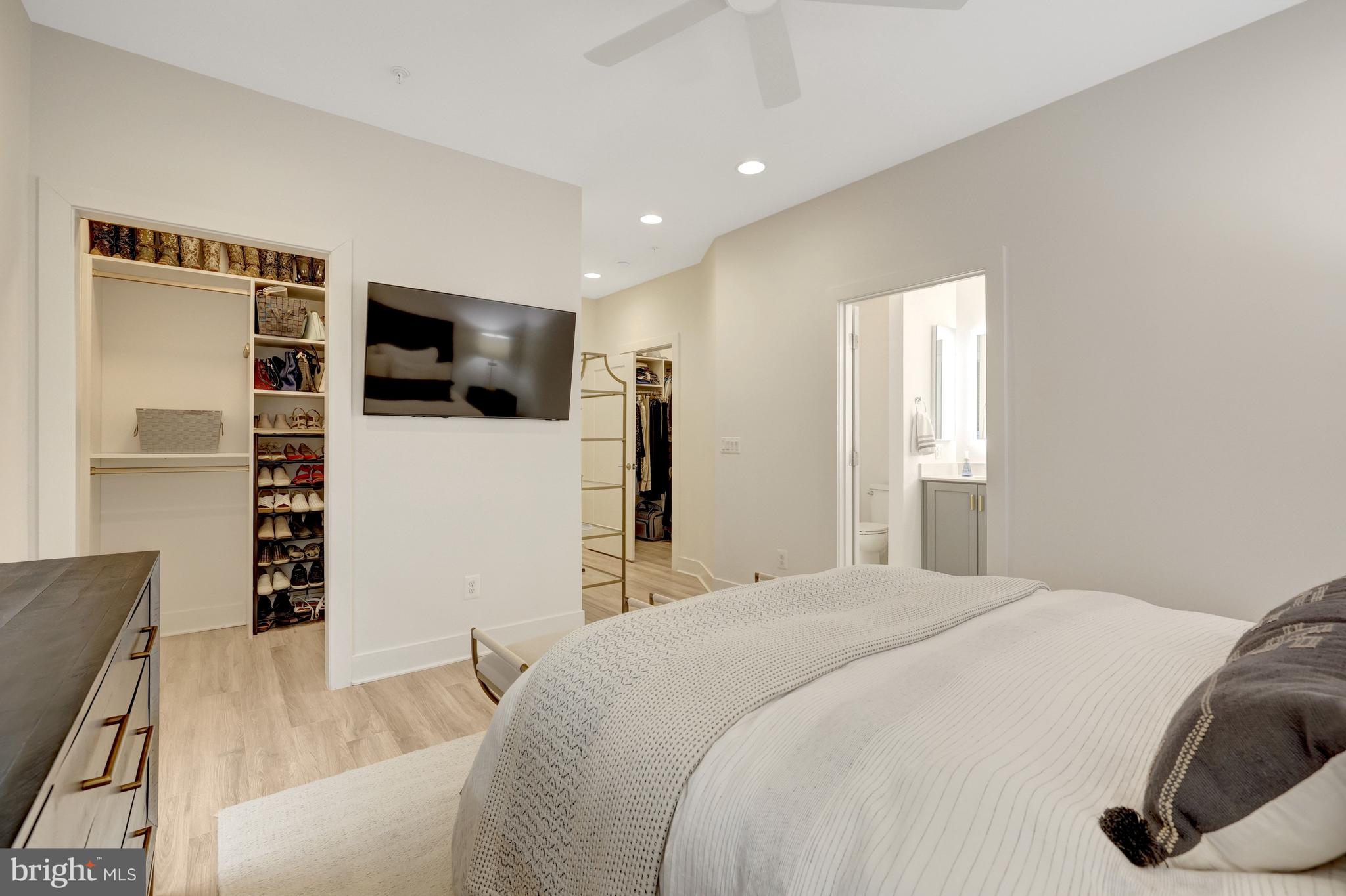 11236 Faraday Park Drive Reston, VA 20190 - Photo 33 of 74 a bedroom with a bed and a television in it