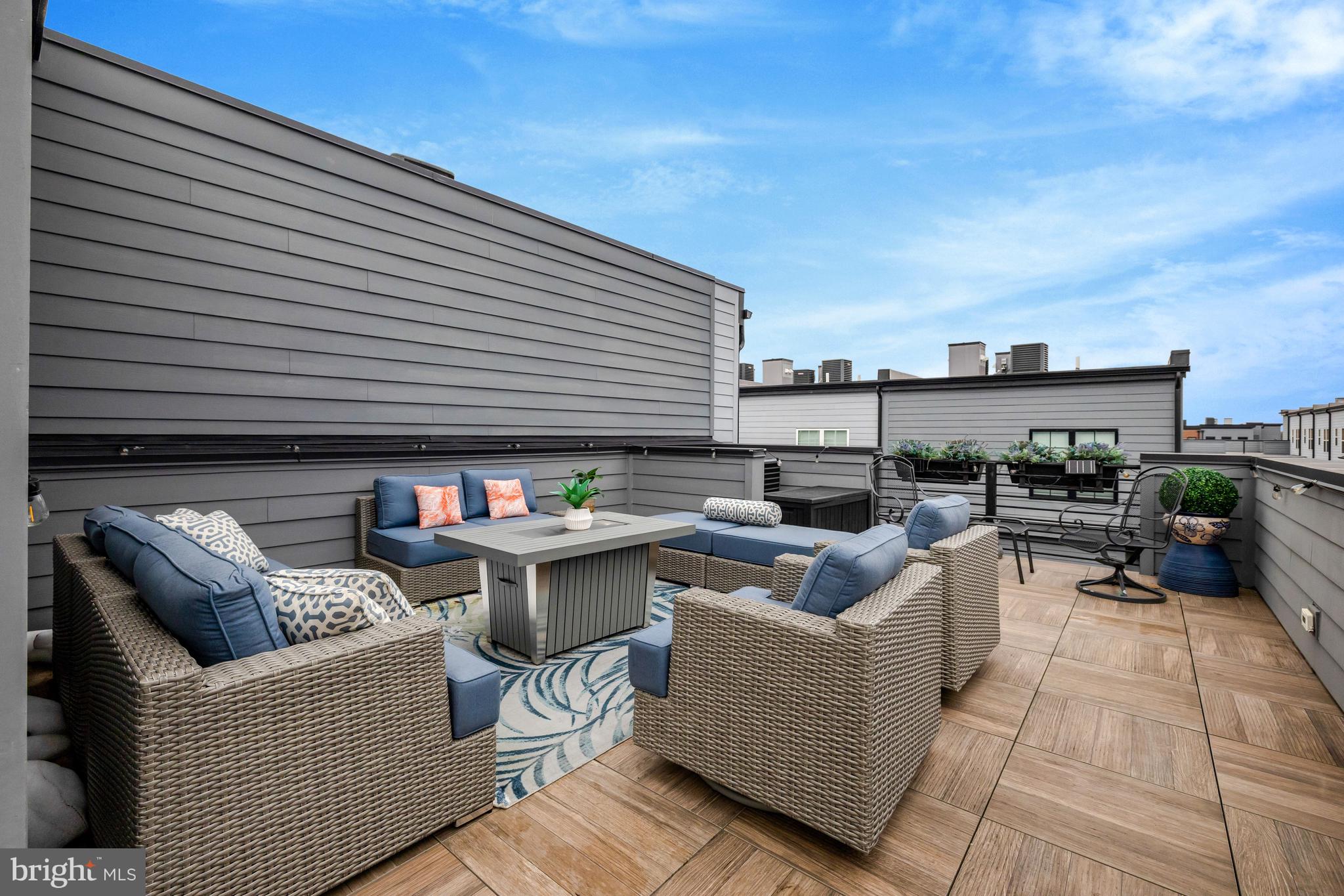 11236 Faraday Park Drive Reston, VA 20190 - Photo 44 of 74 Great spaces for relaxing and entertaining!