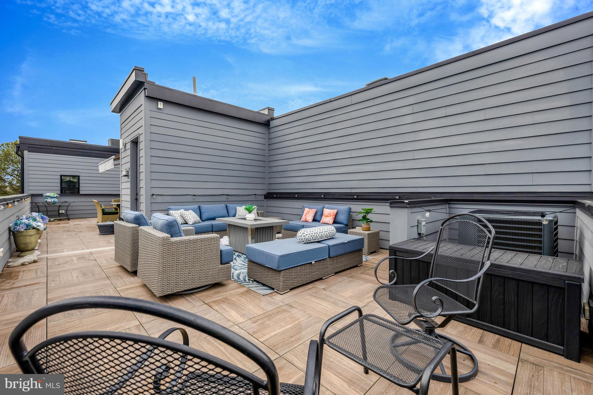 11236 Faraday Park Drive Reston, VA 20190 - Photo 47 of 74 What a great space to relax and unwind!