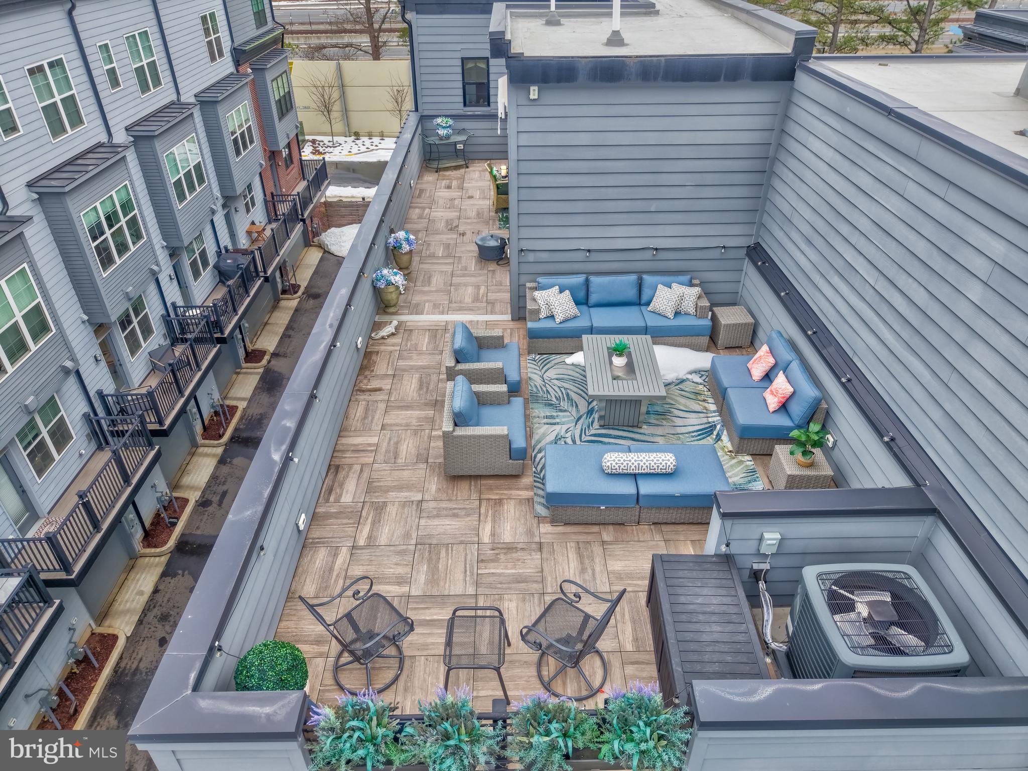 11236 Faraday Park Drive Reston, VA 20190 - Photo 50 of 74 Plenty of space for entertaining family & friends.