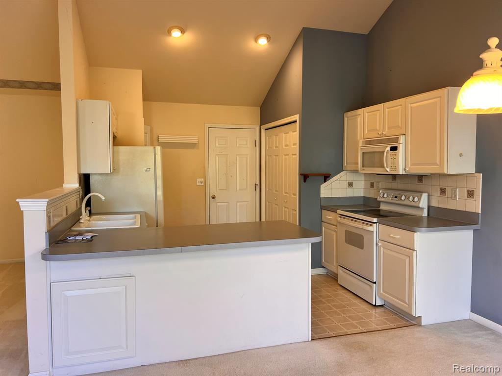 2078 West Ridge Drive, Unit 21 Davison, MI 48423 - Photo 3 of 39