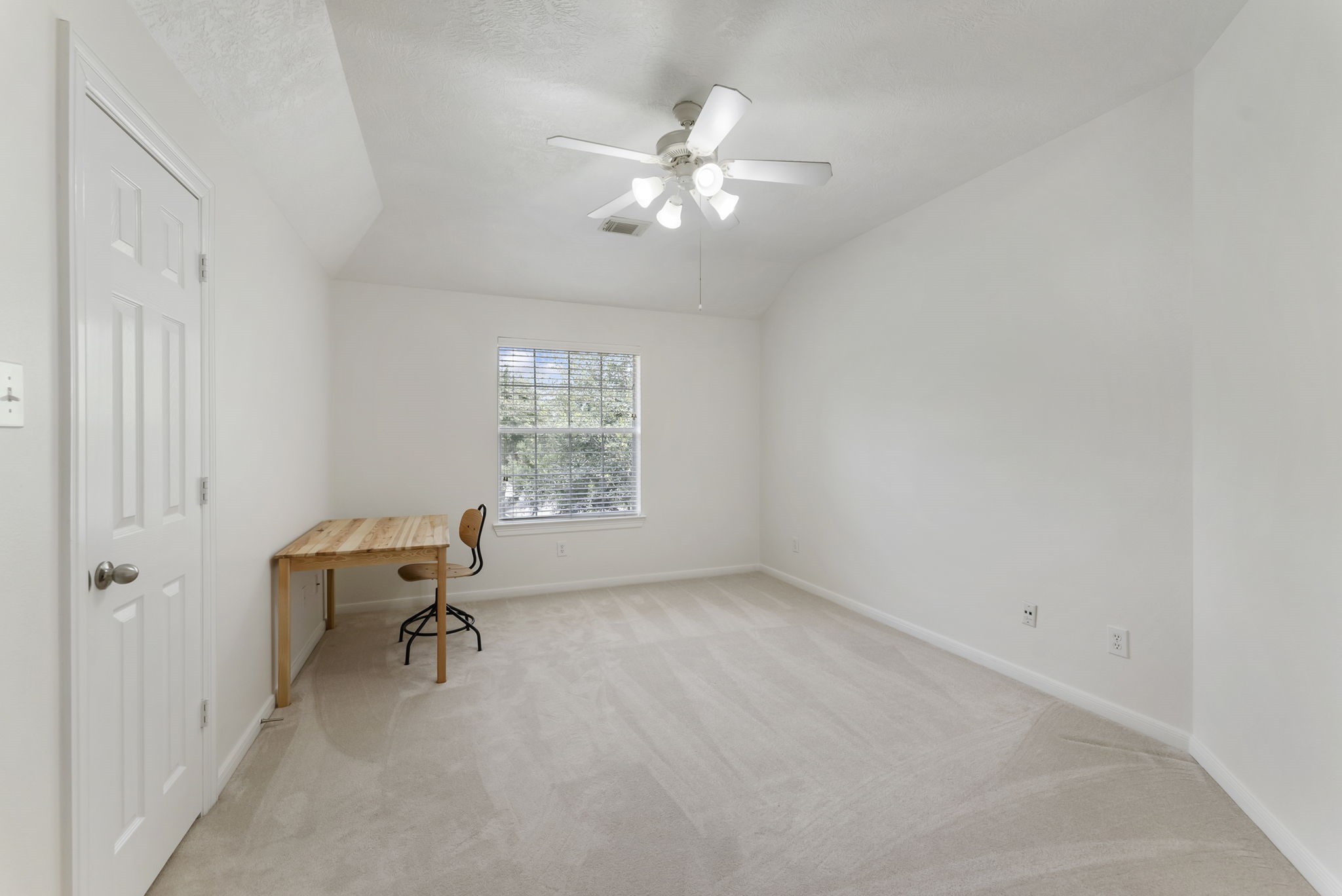 6643 Knollbridge Lane Spring, TX 77379 - Photo 23 of 50 All of the bedrooms are generously sized and boast a large walk in closet and high vaulted ceiling.