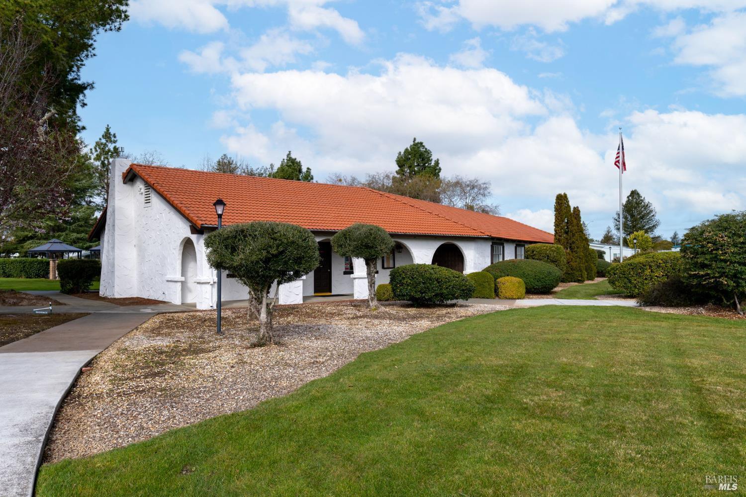 175 Westgate Circle Santa Rosa, CA 95401 - Photo 7 of 17 a house view with a garden space