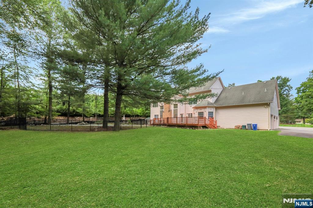 765 Colonial Road Franklin Lakes, NJ 07417 - Photo 7 of 45