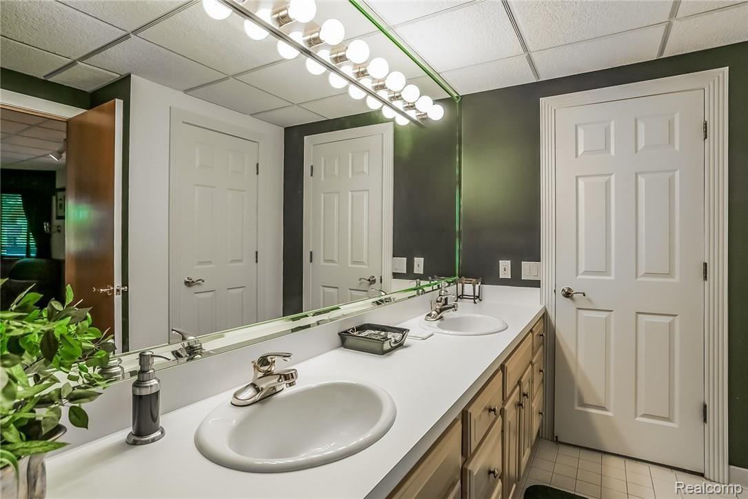 4815 Sheldon Road Rochester, MI 48306 - Photo 63 of 83 081-Bathroom-3129722-medium.jpg