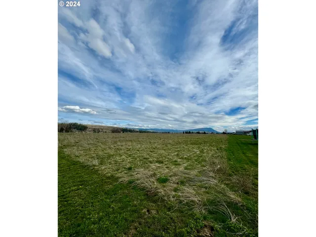 a view of sky from window