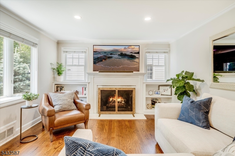 22 Essex Road Chatham, NJ 07928 - Photo 4 of 21