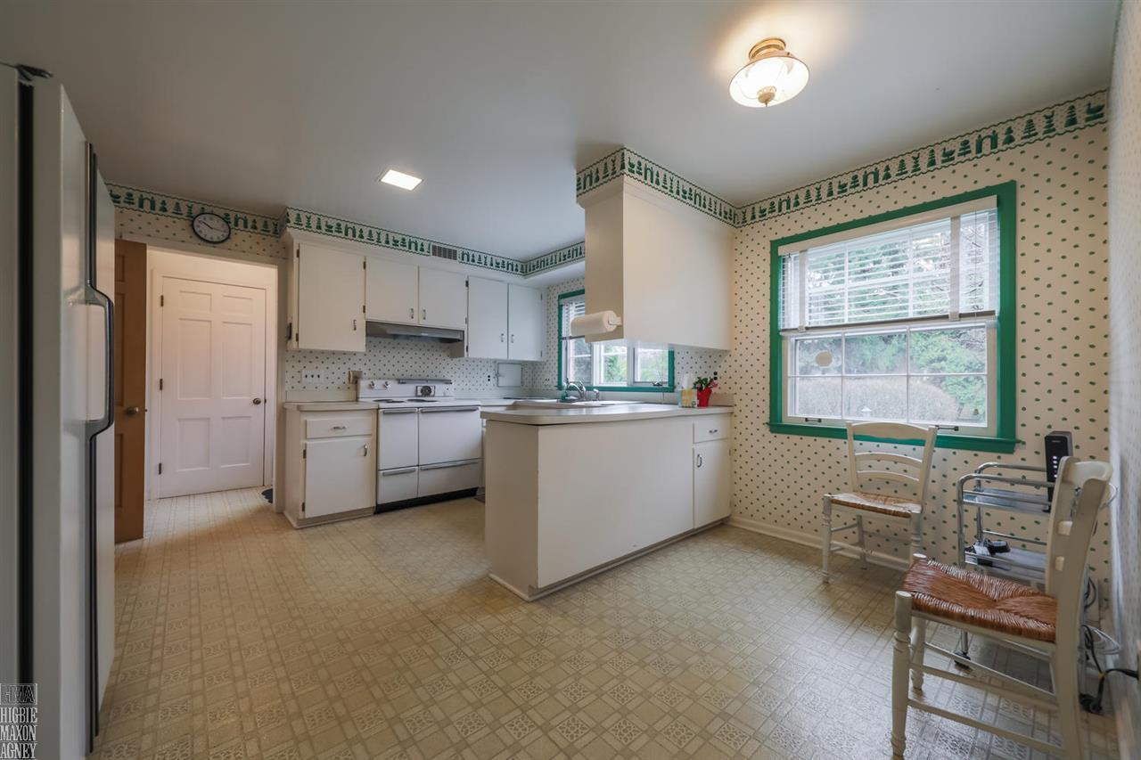 82 Cloverly Road Grosse Pointe, MI 48236 - Photo 6 of 40 31376413-5.JPG