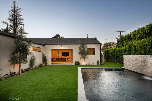 $3,185,000 | 15719 West Hartsook Street, Encino, CA 91436