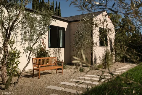 $3,185,000 | 15719 West Hartsook Street, Encino, CA 91436