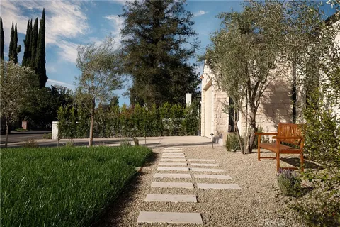 $3,185,000 | 15719 West Hartsook Street, Encino, CA 91436