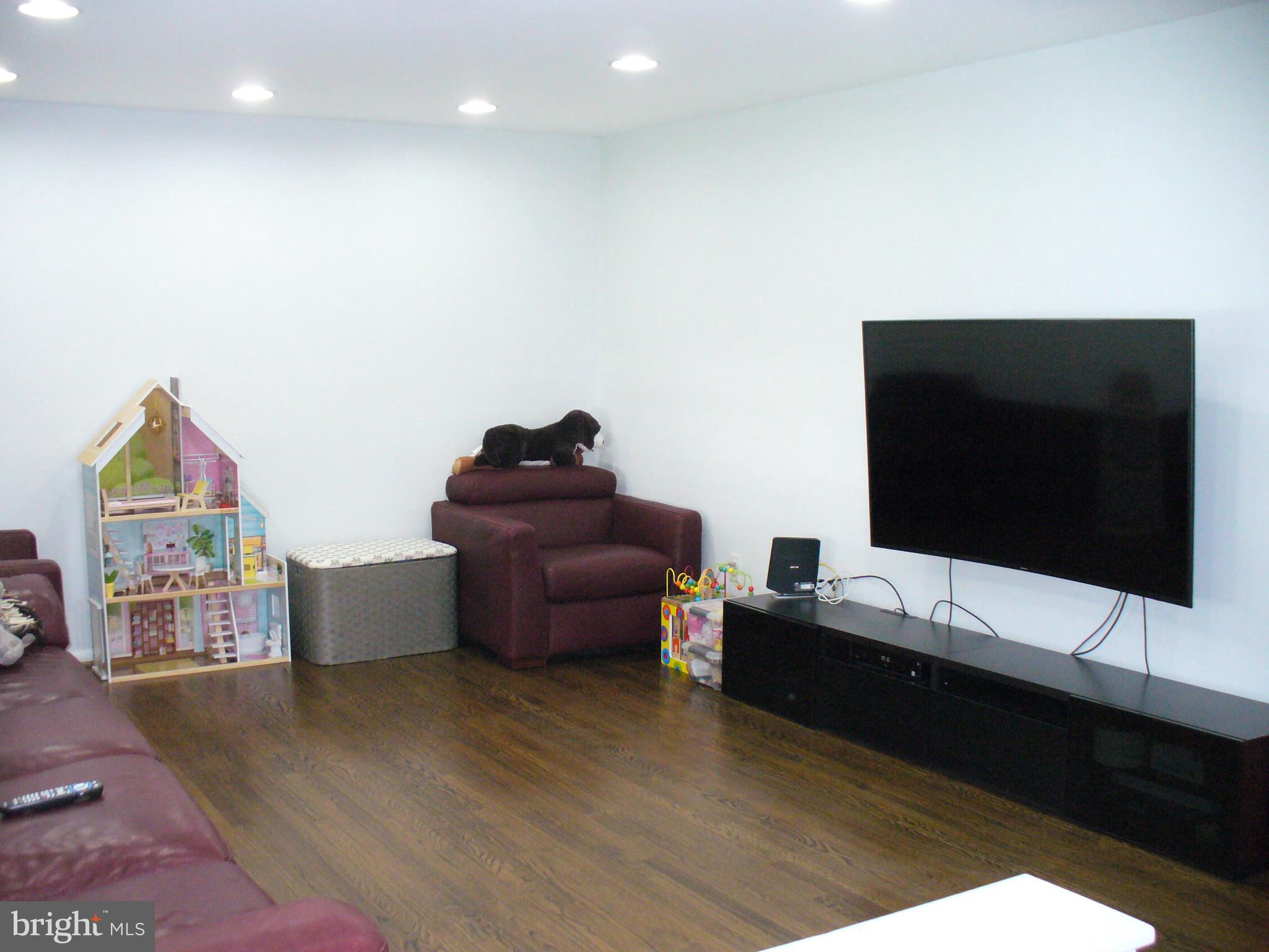 3424 Falling Green Road Olney, MD 20832 - Photo 17 of 47 Living room