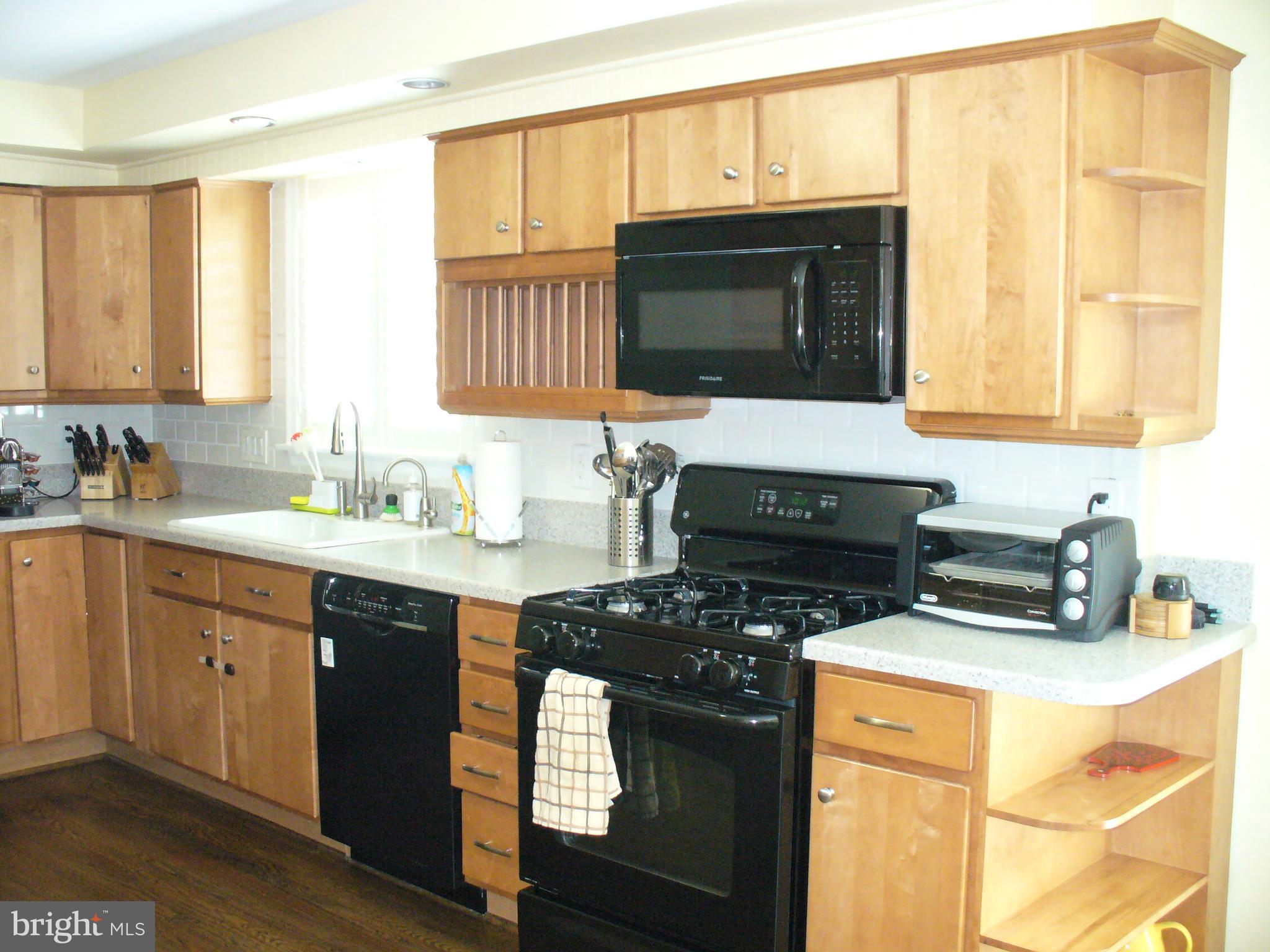3424 Falling Green Road Olney, MD 20832 - Photo 23 of 47 Kitchen with lots of natural light