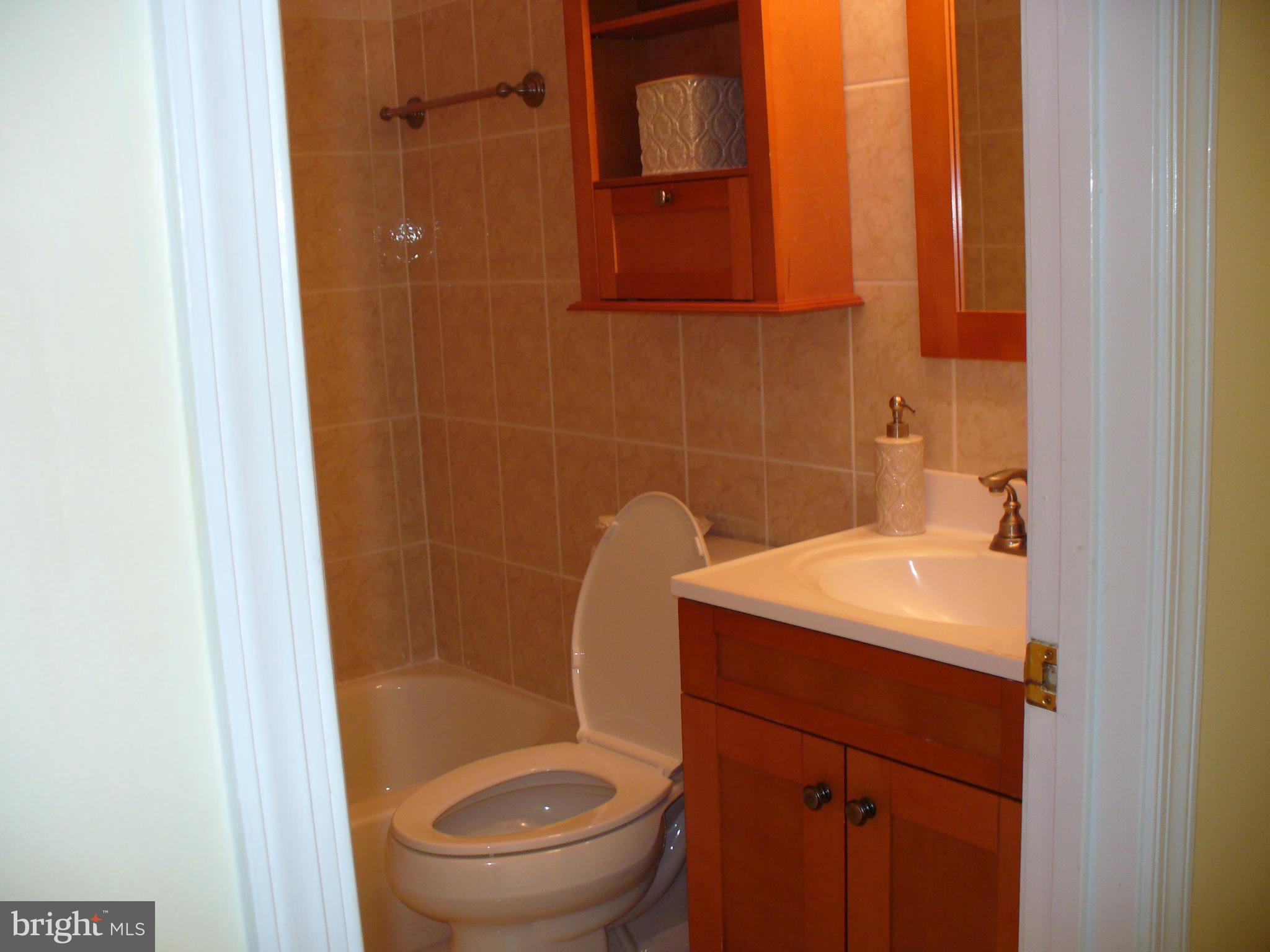 3424 Falling Green Road Olney, MD 20832 - Photo 26 of 47 Hall bath