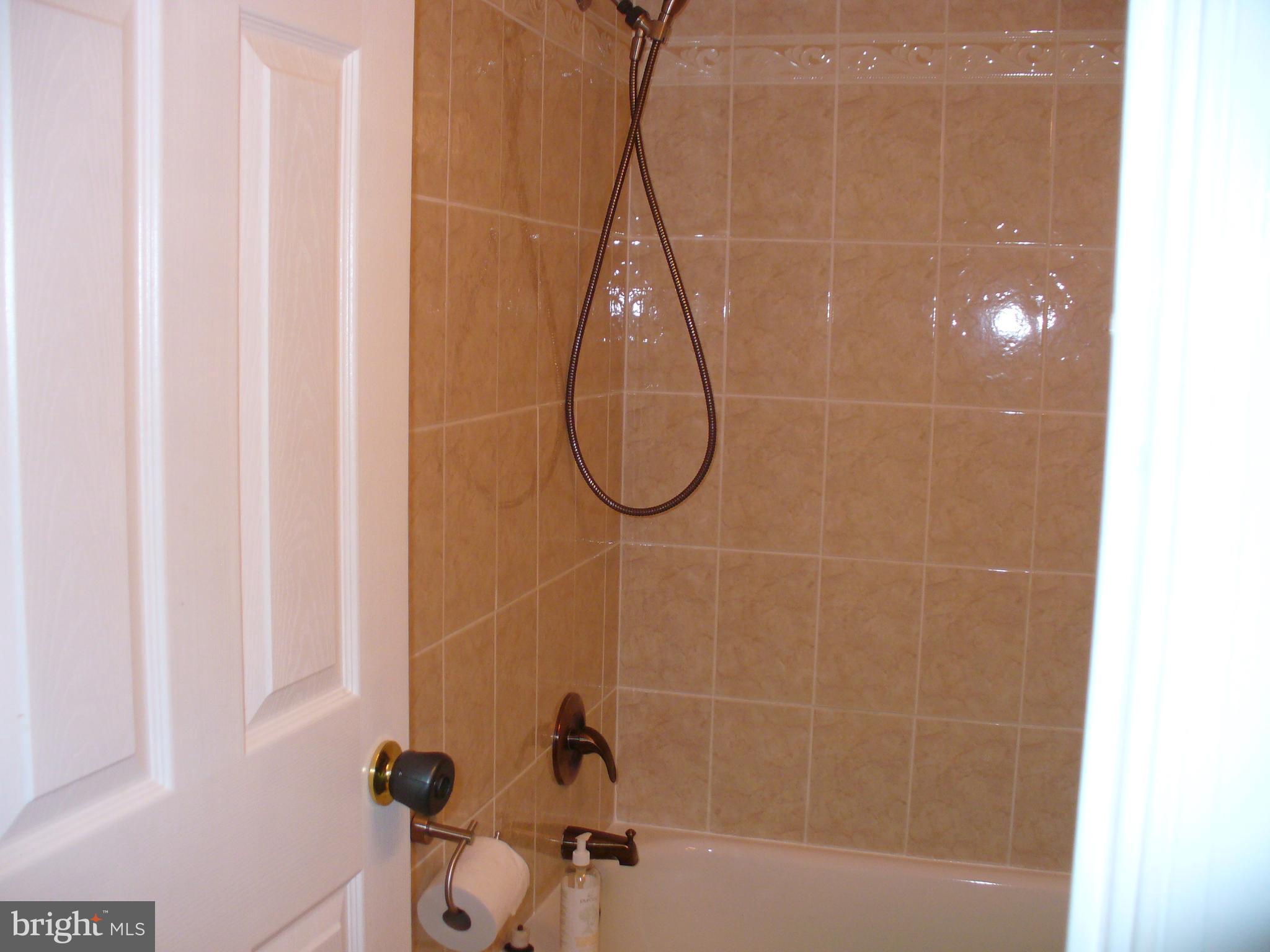 3424 Falling Green Road Olney, MD 20832 - Photo 27 of 47 Hall bath