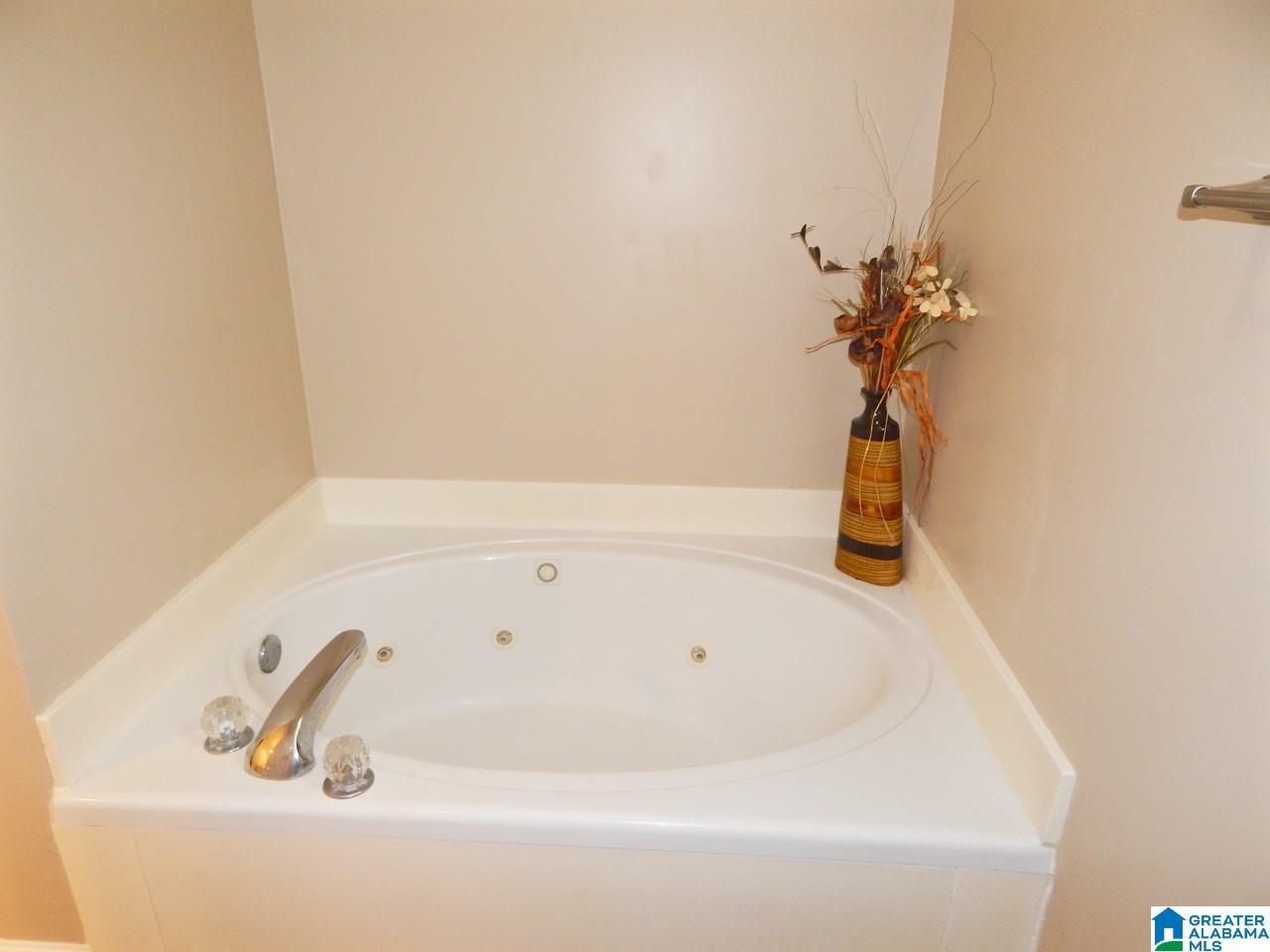 2809 Red Leaf Circle Bessemer, AL 35023 - Photo 13 of 22