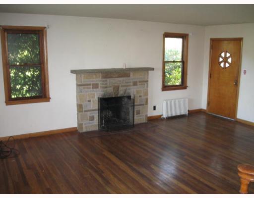 136 Township Line Road Butler, PA 16002 - Photo 5 of 13 Living Room.