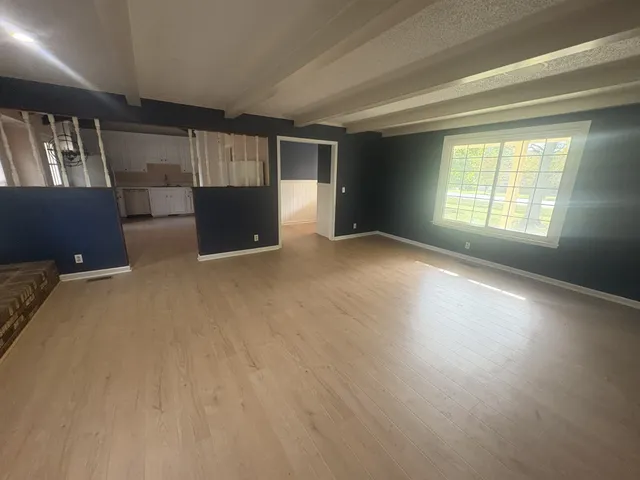 a view of livingroom with furniture and windows