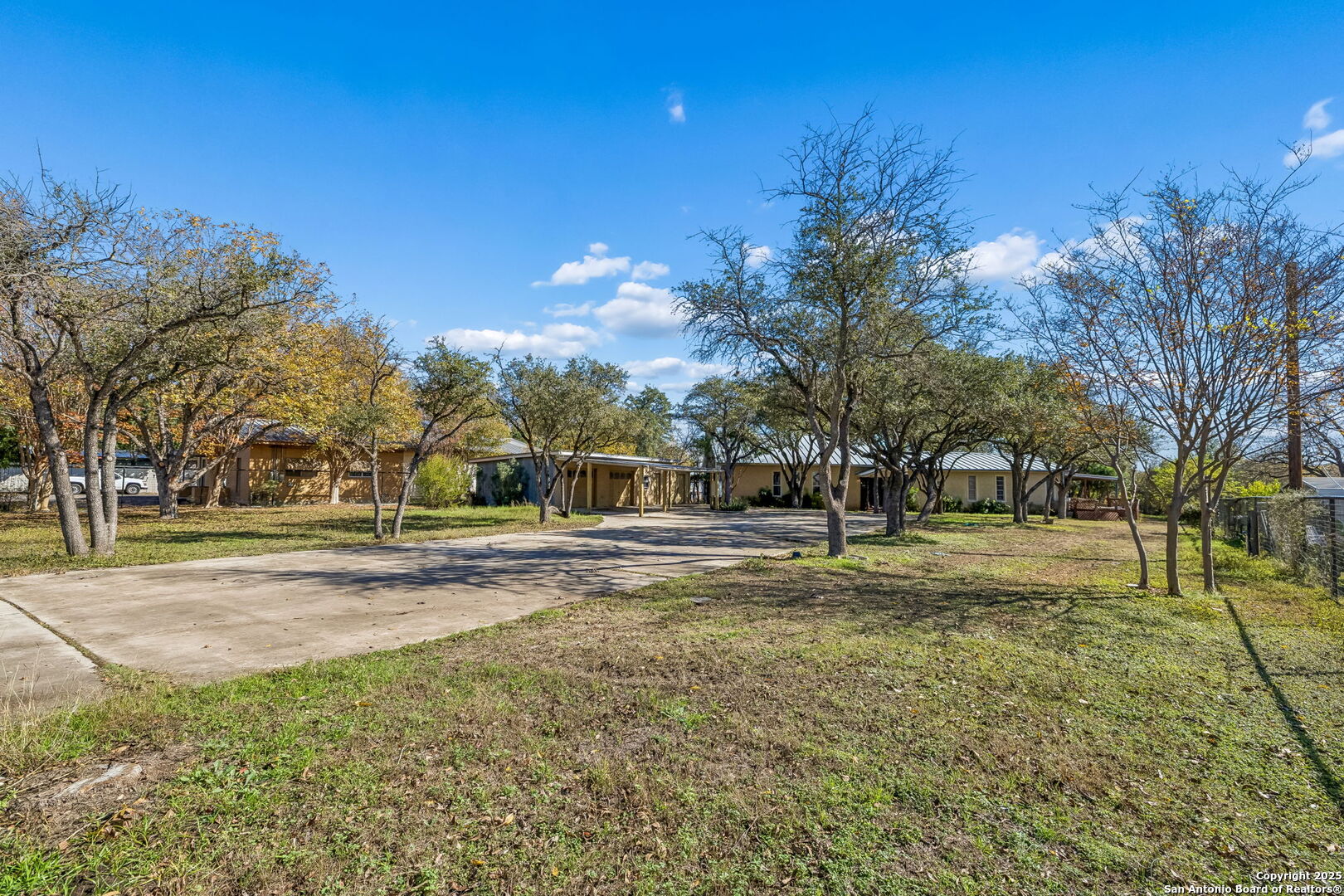 5242 Sherri Ann Road San Antonio, TX 78233 - Photo 4 of 53