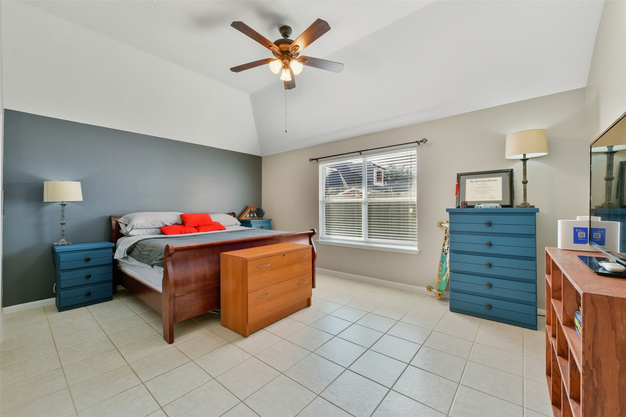 5114 Spring Oak Drive Pasadena, TX 77505 - Photo 14 of 25 a bed room with a bed and a window
