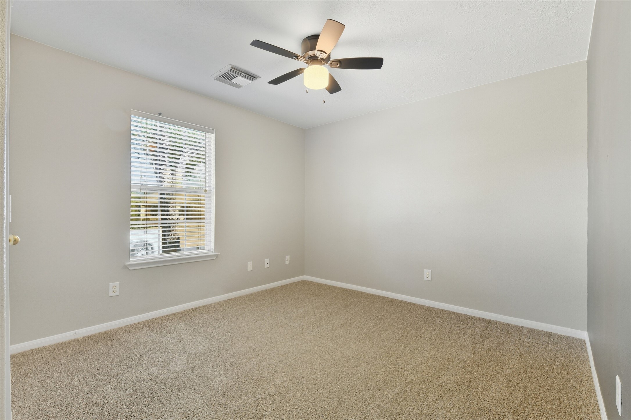 5114 Spring Oak Drive Pasadena, TX 77505 - Photo 23 of 25 an empty room with a window and a ceiling fan