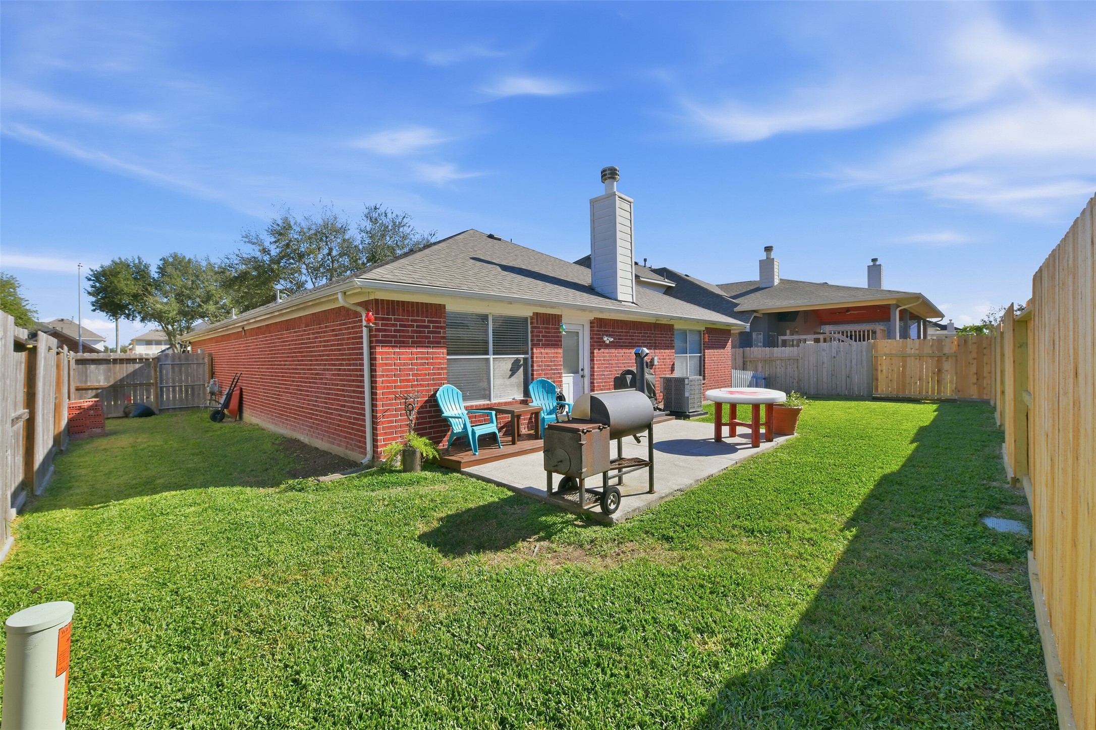 5114 Spring Oak Drive Pasadena, TX 77505 - Photo 25 of 25 a front view of a house with garden
