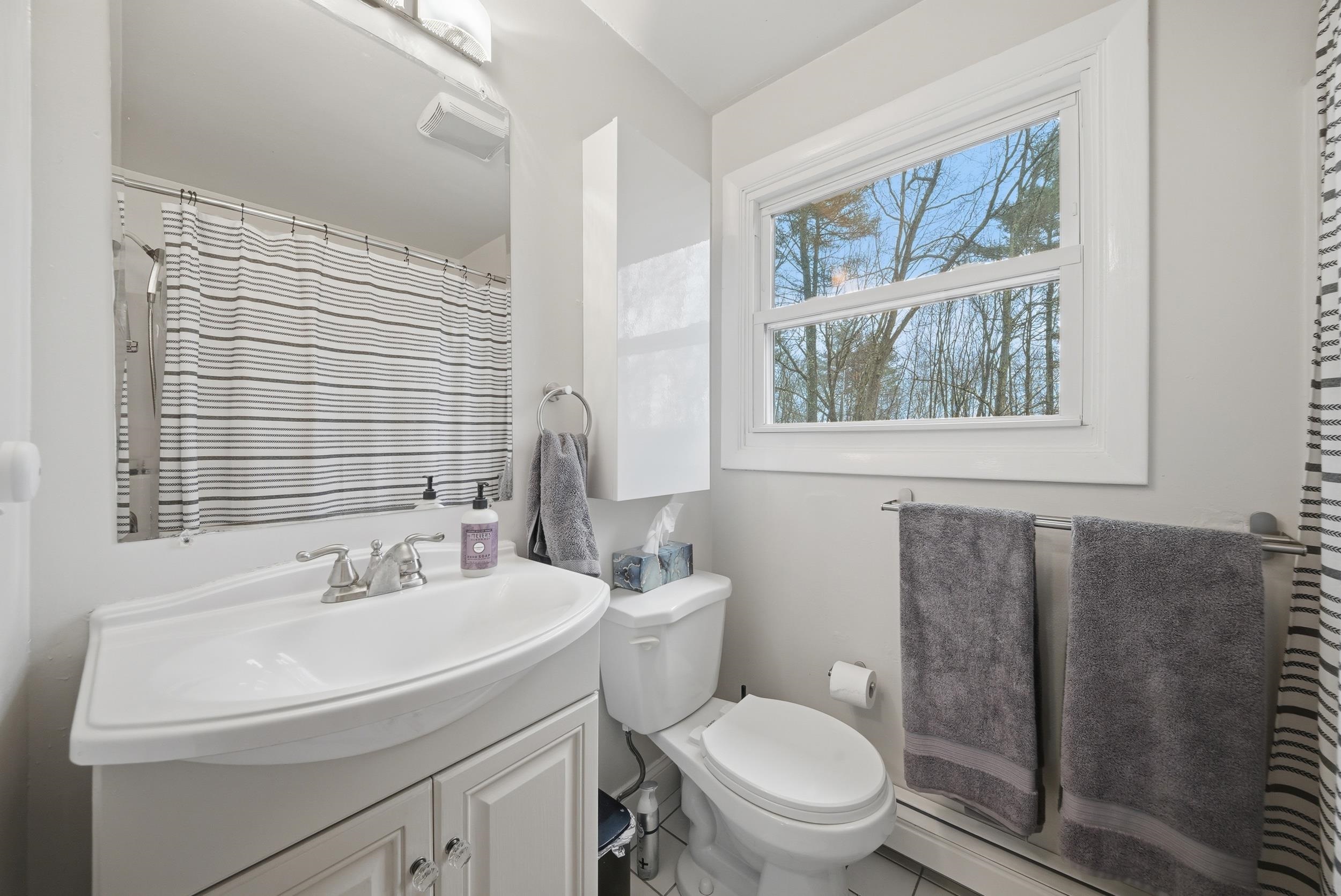 8 Lincoln Drive, Unit B Hooksett, NH 03106 - Photo 13 of 33