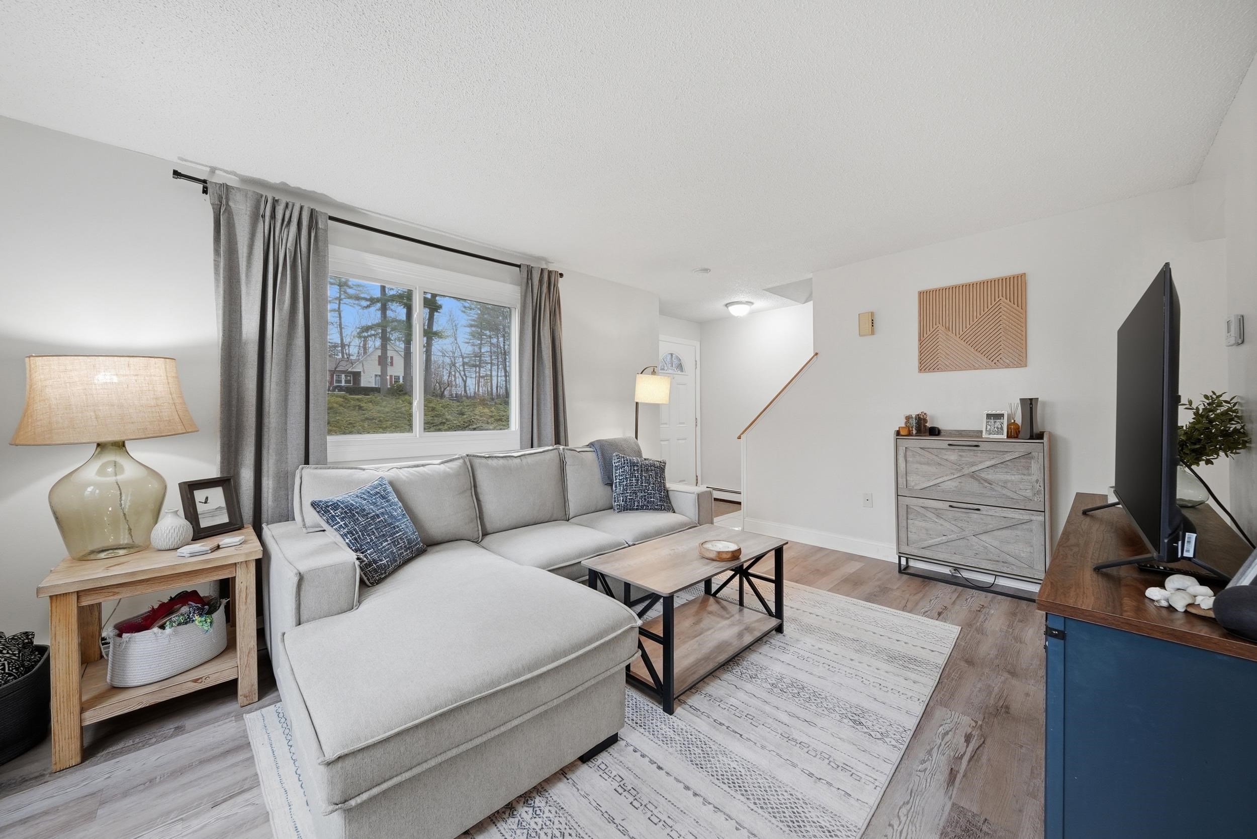 8 Lincoln Drive, Unit B Hooksett, NH 03106 - Photo 3 of 33