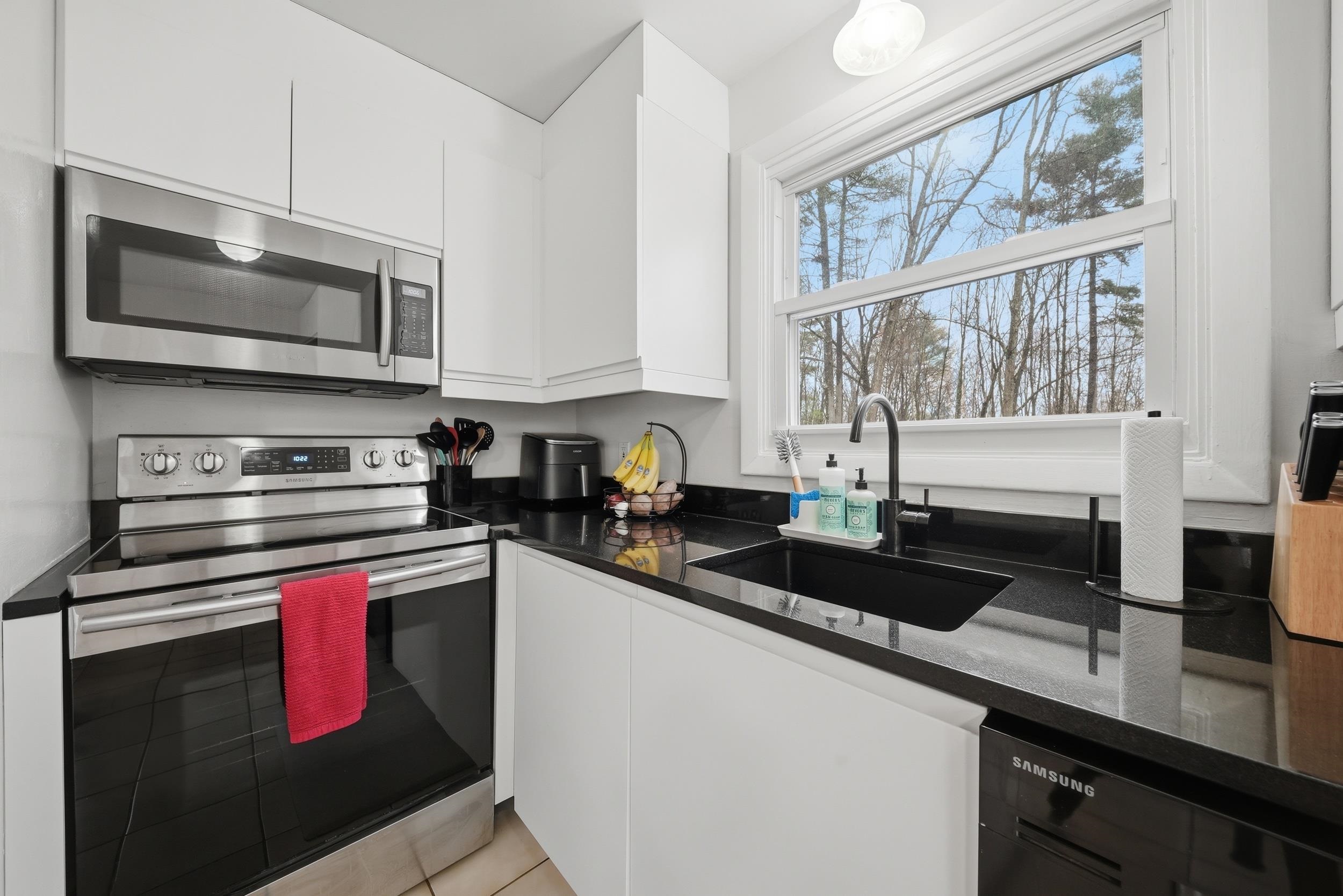 8 Lincoln Drive, Unit B Hooksett, NH 03106 - Photo 9 of 33