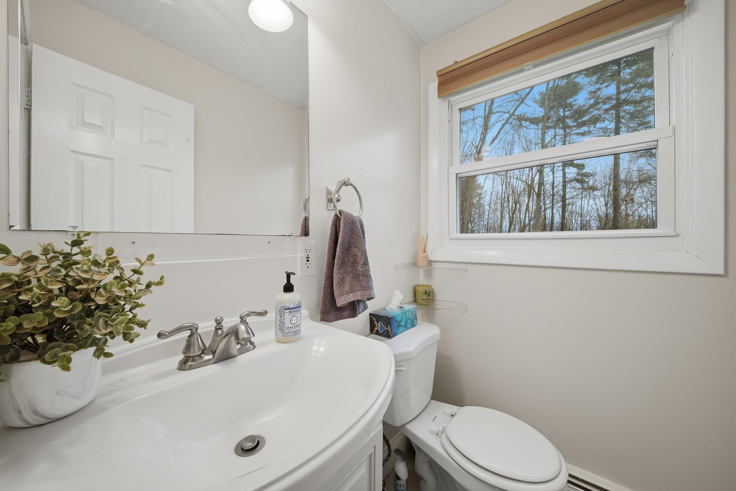 8 Lincoln Drive, Unit B Hooksett, NH 03106 - Photo 10 of 33