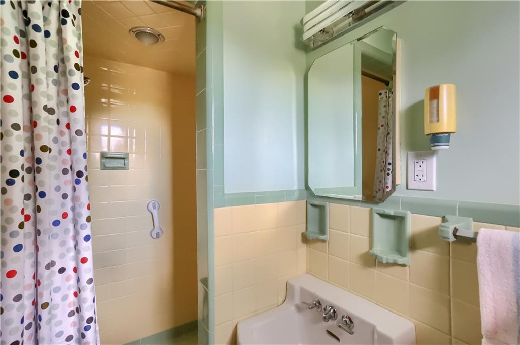 949 Hulton Road Verona, PA 15147 - Photo 13 of 21 Gallery Image 13