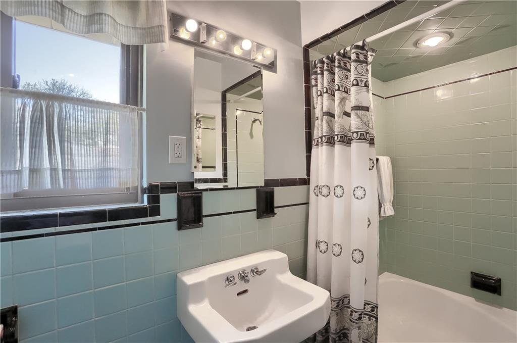 949 Hulton Road Verona, PA 15147 - Photo 16 of 21 Gallery Image 16