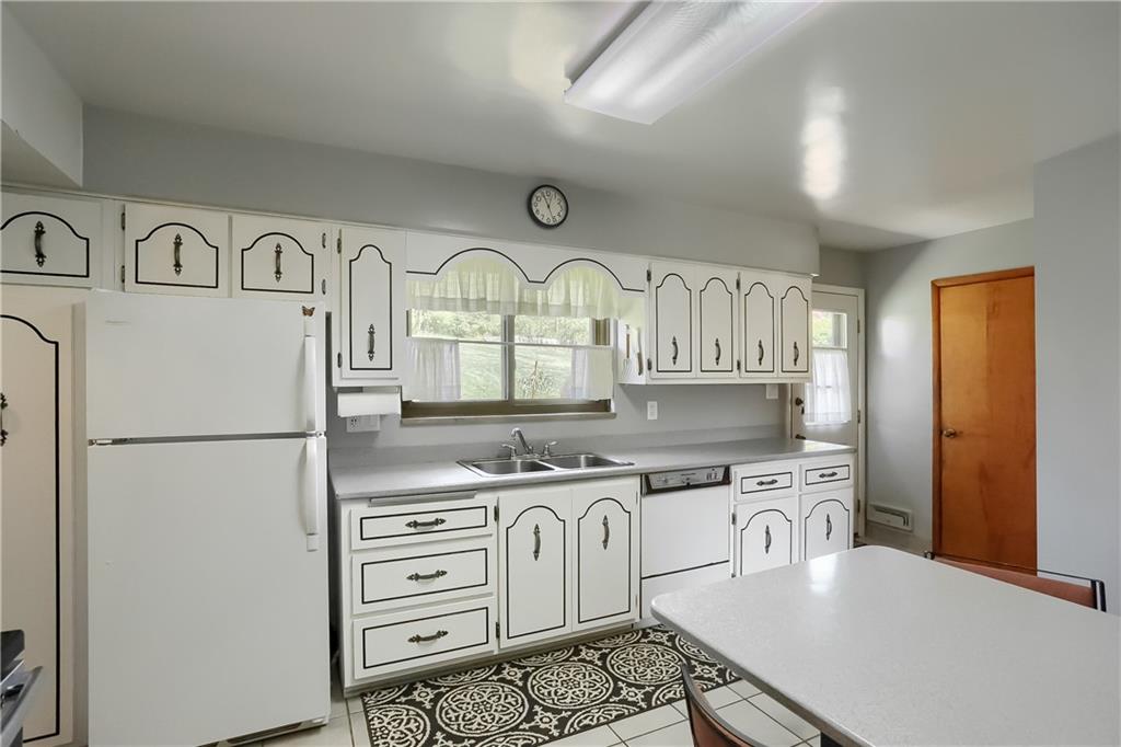 949 Hulton Road Verona, PA 15147 - Photo 10 of 21 Gallery Image 10