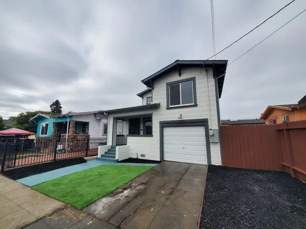 a front view of house with yard