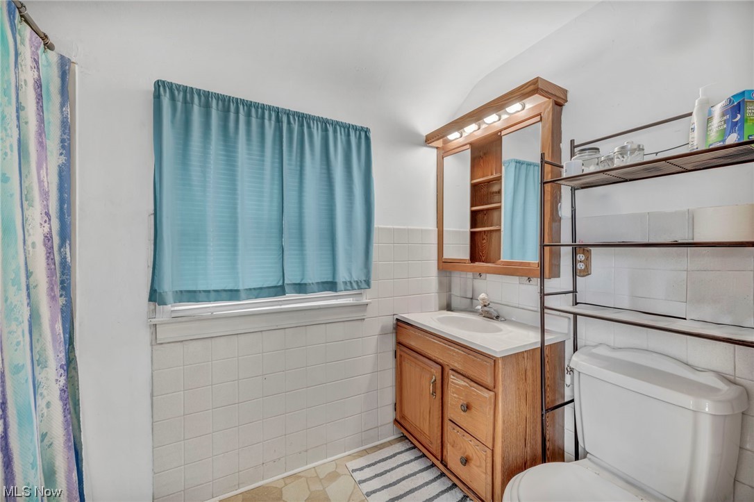 12718 North Road Cleveland, OH 44111 - Photo 4 of 18 Gallery Image 4