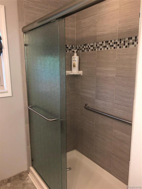15225 Riverside Street Livonia, MI 48154 - Photo 21 of 30 Gallery Image 21