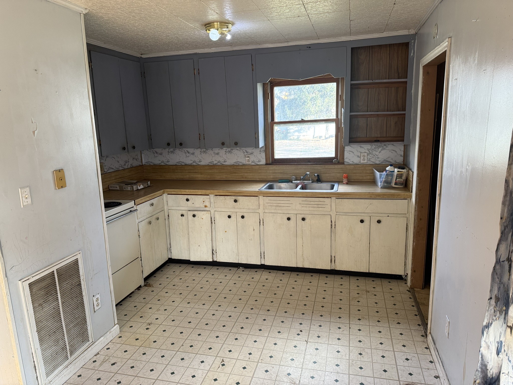 212 College Street North Cowan, TN 37318 - Photo 5 of 11 a kitchen with granite countertop a sink a stove a refrigerator and cabinets