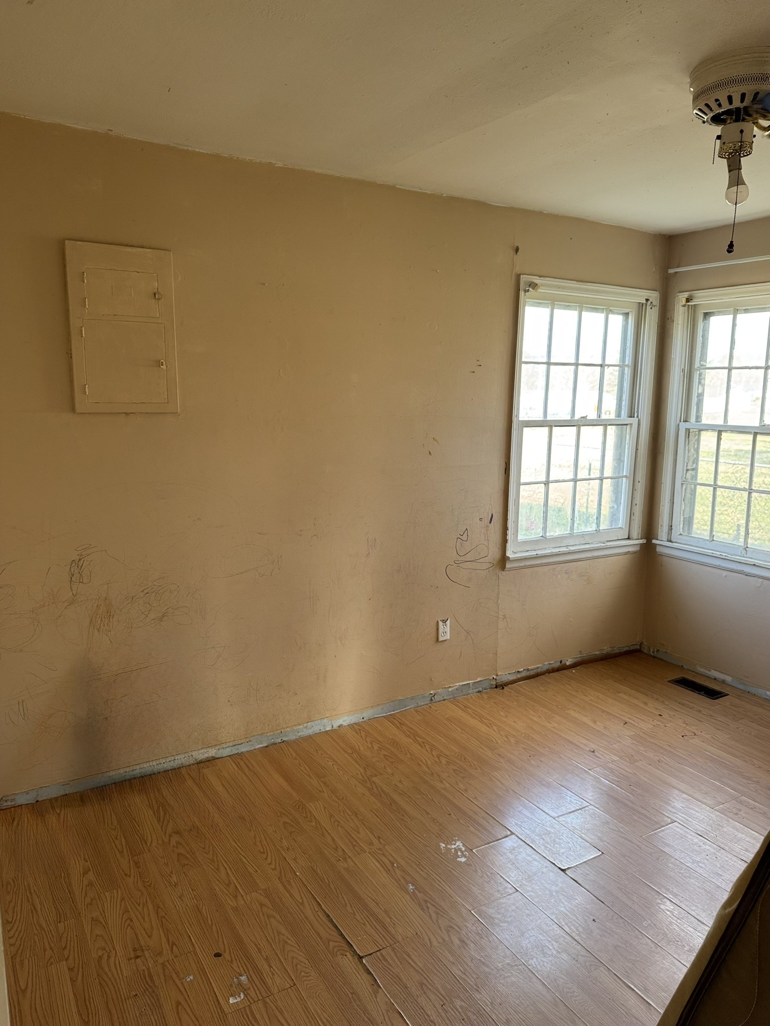 212 College Street North Cowan, TN 37318 - Photo 7 of 11 an empty room with windows