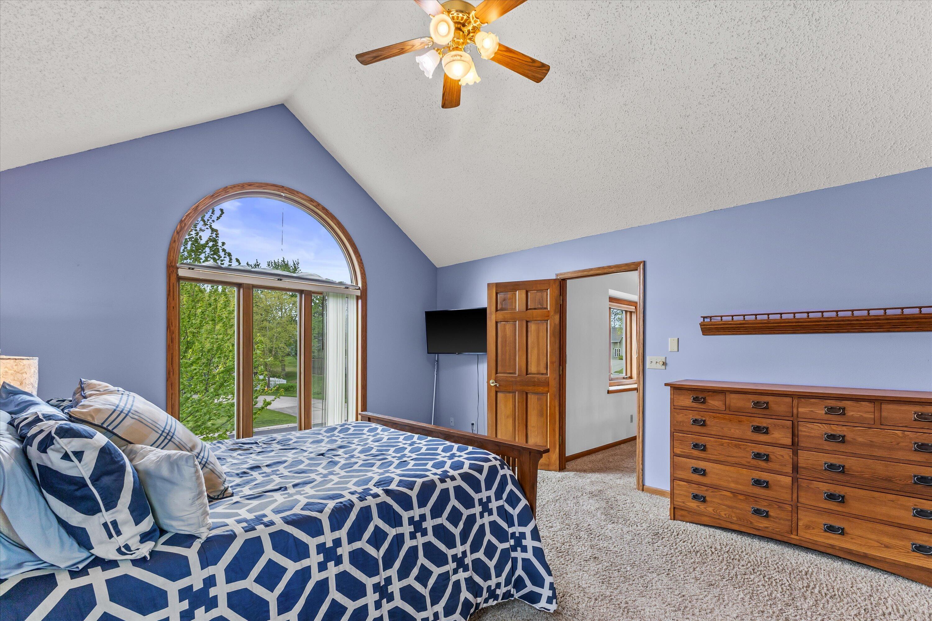 W168N5140 Stonefield Road Menomonee Falls, WI 53051 - Photo 20 of 49 Beautiful natural light
