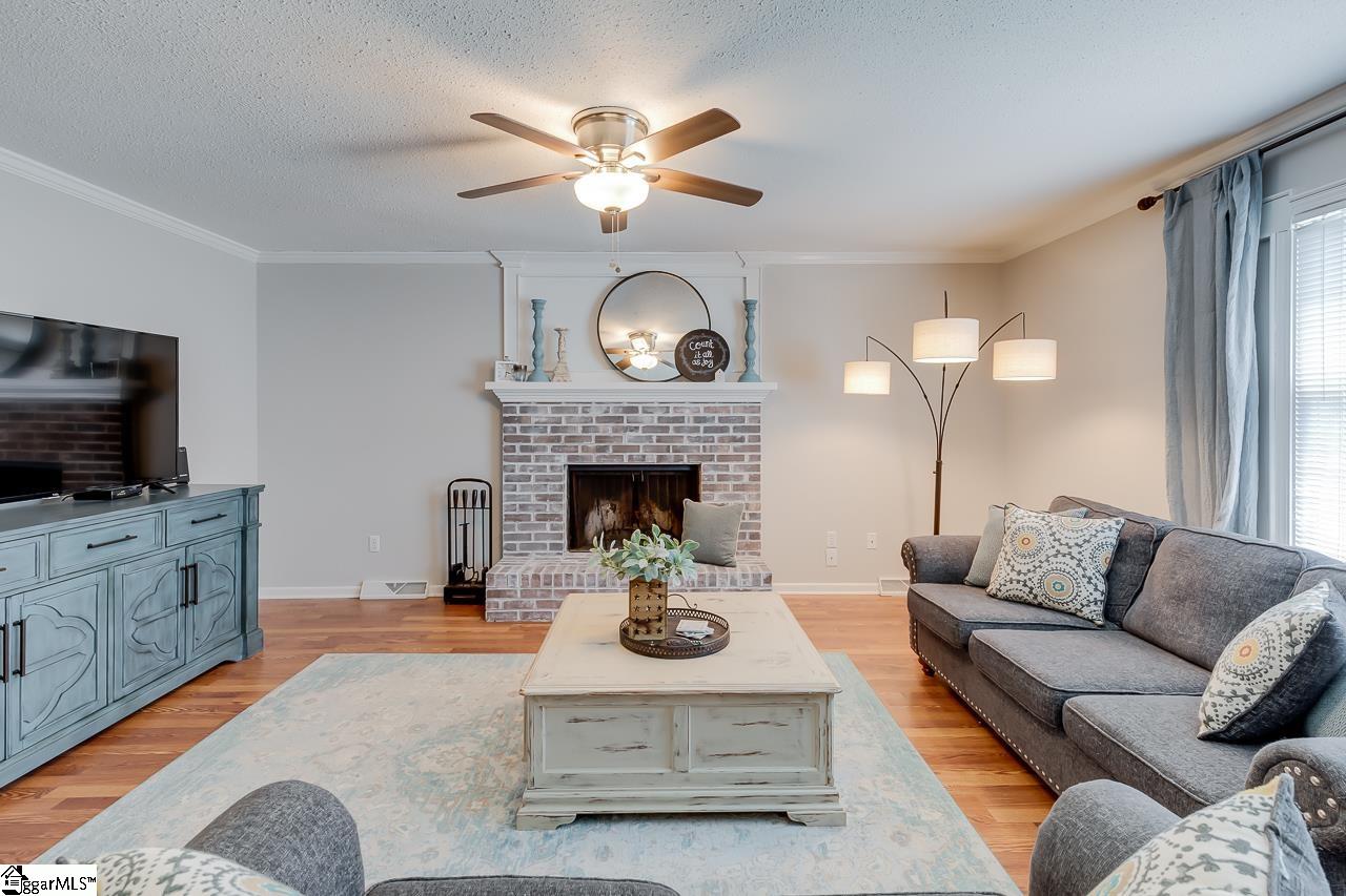 402 Mapleton Drive Greenville, SC 29607 - Photo 8 of 34