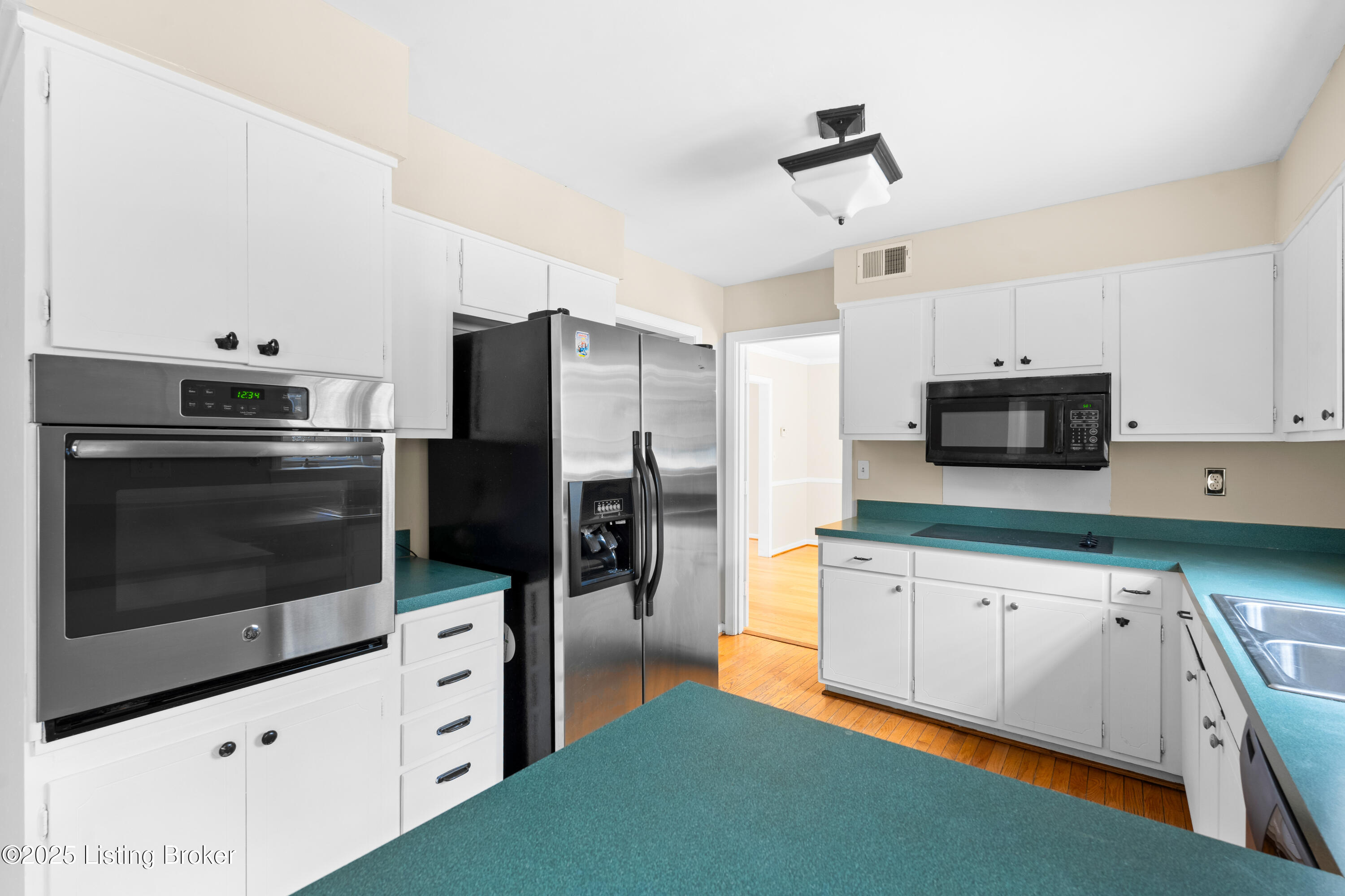 2407 Branning Road Thornhill, KY 40222 - Photo 8 of 29 Kitchen