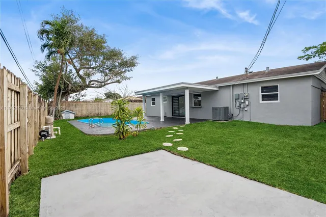a view of a house with a backyard