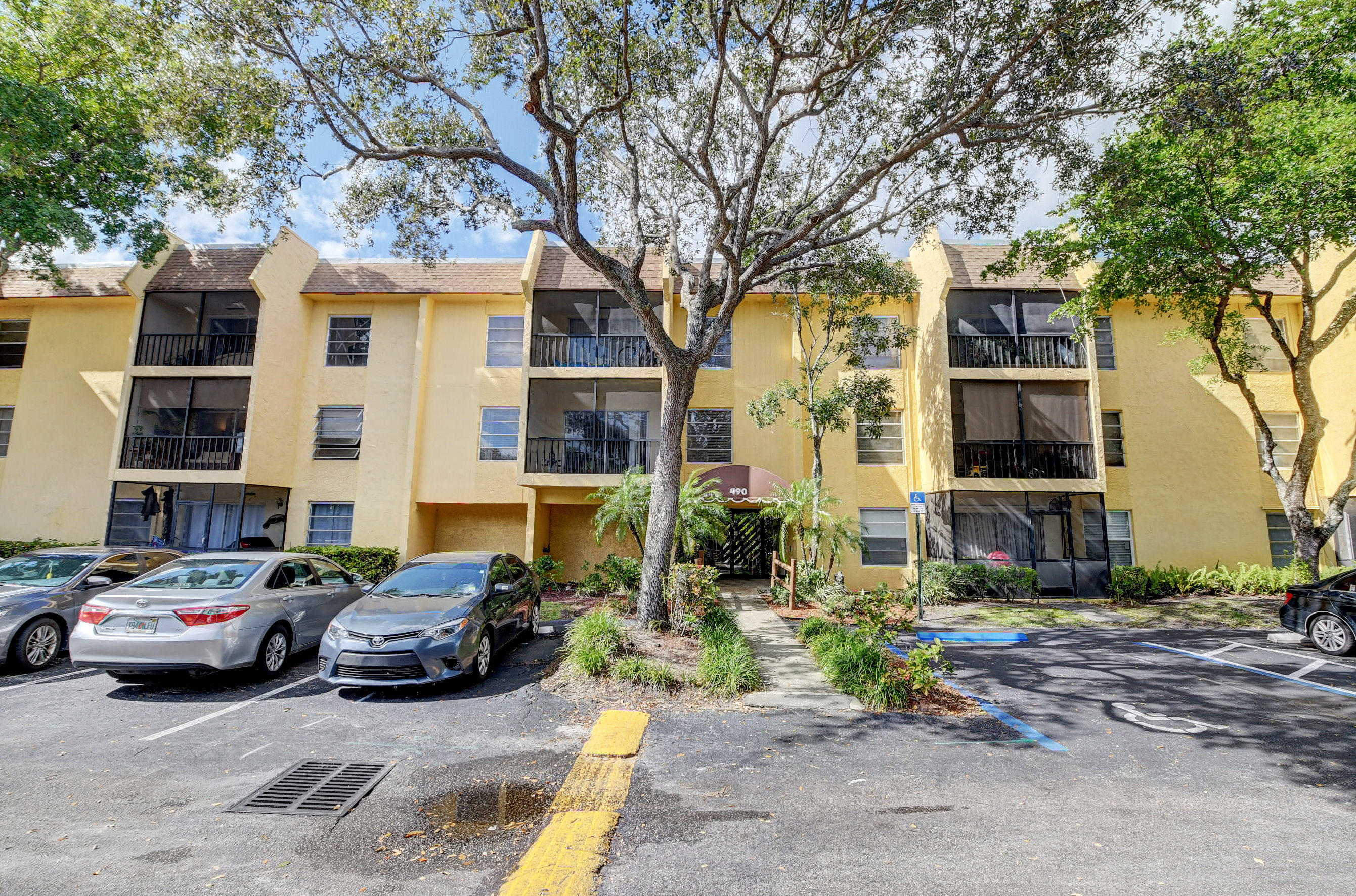 490 Northwest 20th Street, Unit 2070 Boca Raton, FL 33431 - Photo 1 of 26 Main Entry