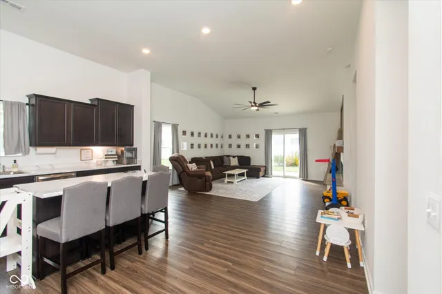 $285,000 | 2019 Red Oak Court, Shelbyville, IN 46176