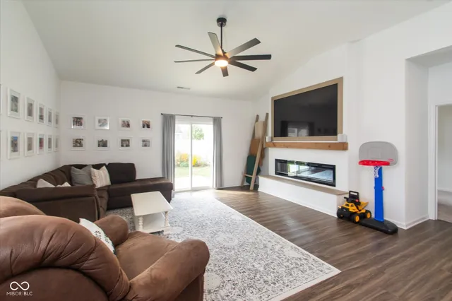 $285,000 | 2019 Red Oak Court, Shelbyville, IN 46176