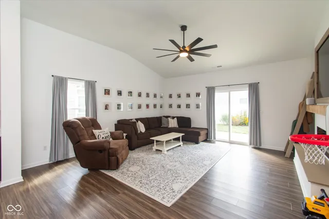 $285,000 | 2019 Red Oak Court, Shelbyville, IN 46176