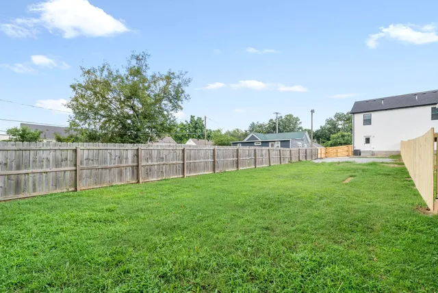 $1,600 | 1113 Crossland Avenue, Clarksville, TN 37040